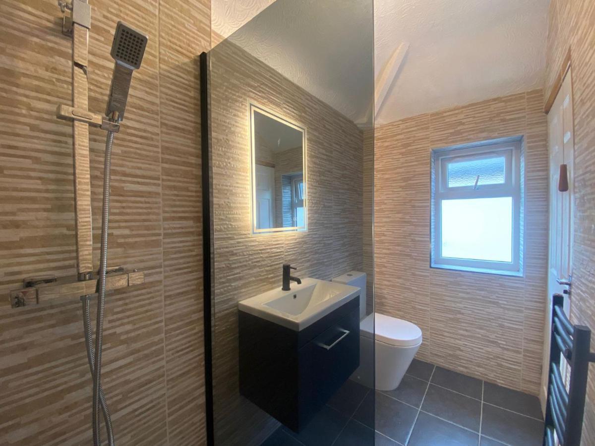 Holiday home Beautiful 3 Bedroom House With Garden + Parking