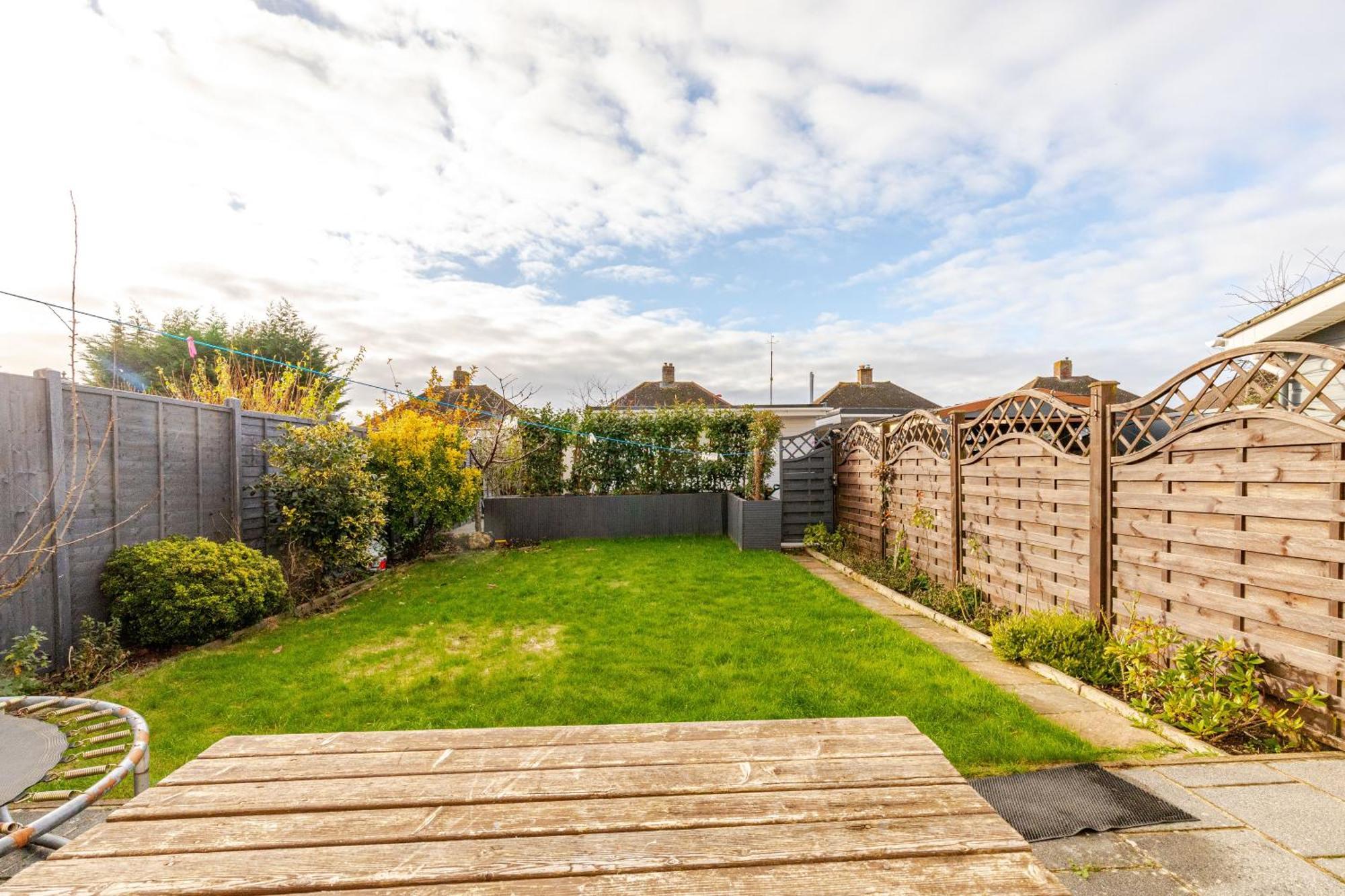 Beautiful 3 Bedroom House With Garden + Parking