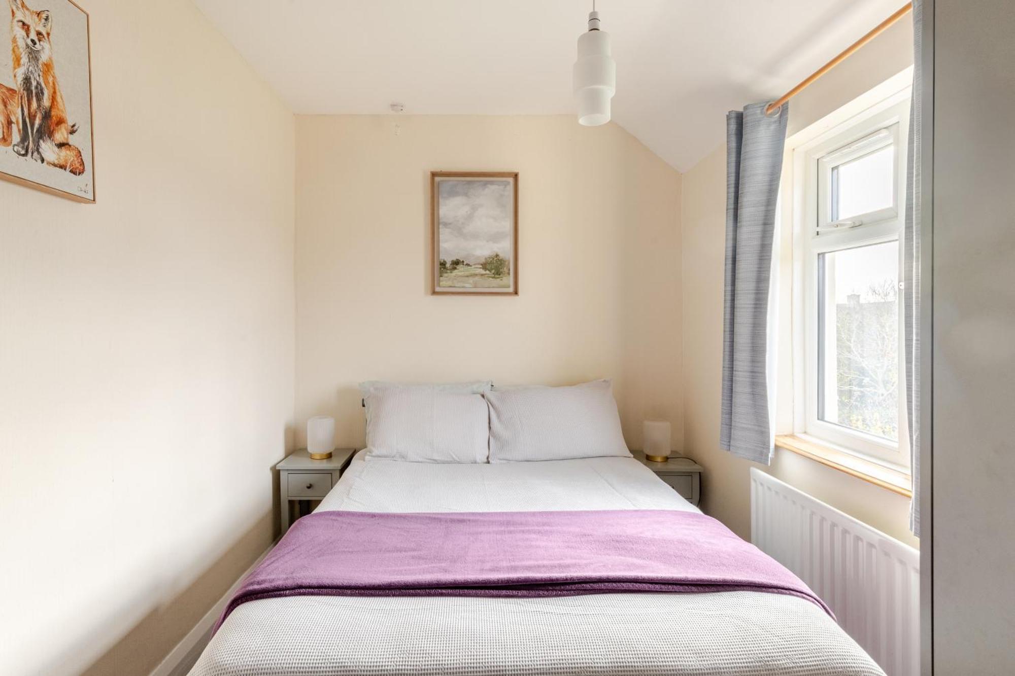 Beautiful 3 Bedroom House With Garden + Parking Holiday home *
